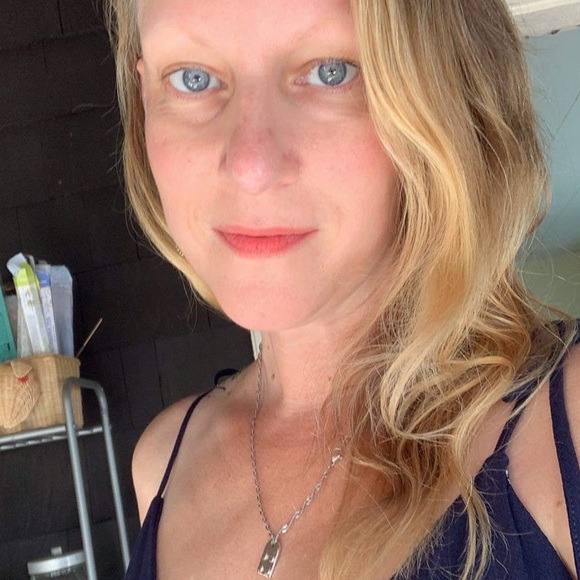 Meet your Posher, Anna - Picture 1 of 14